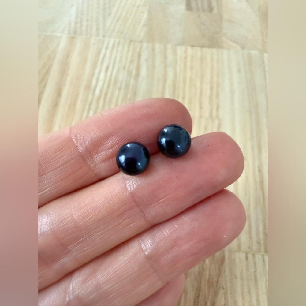 Dark navy blue pearl 925 Sterling silver stud post earrings